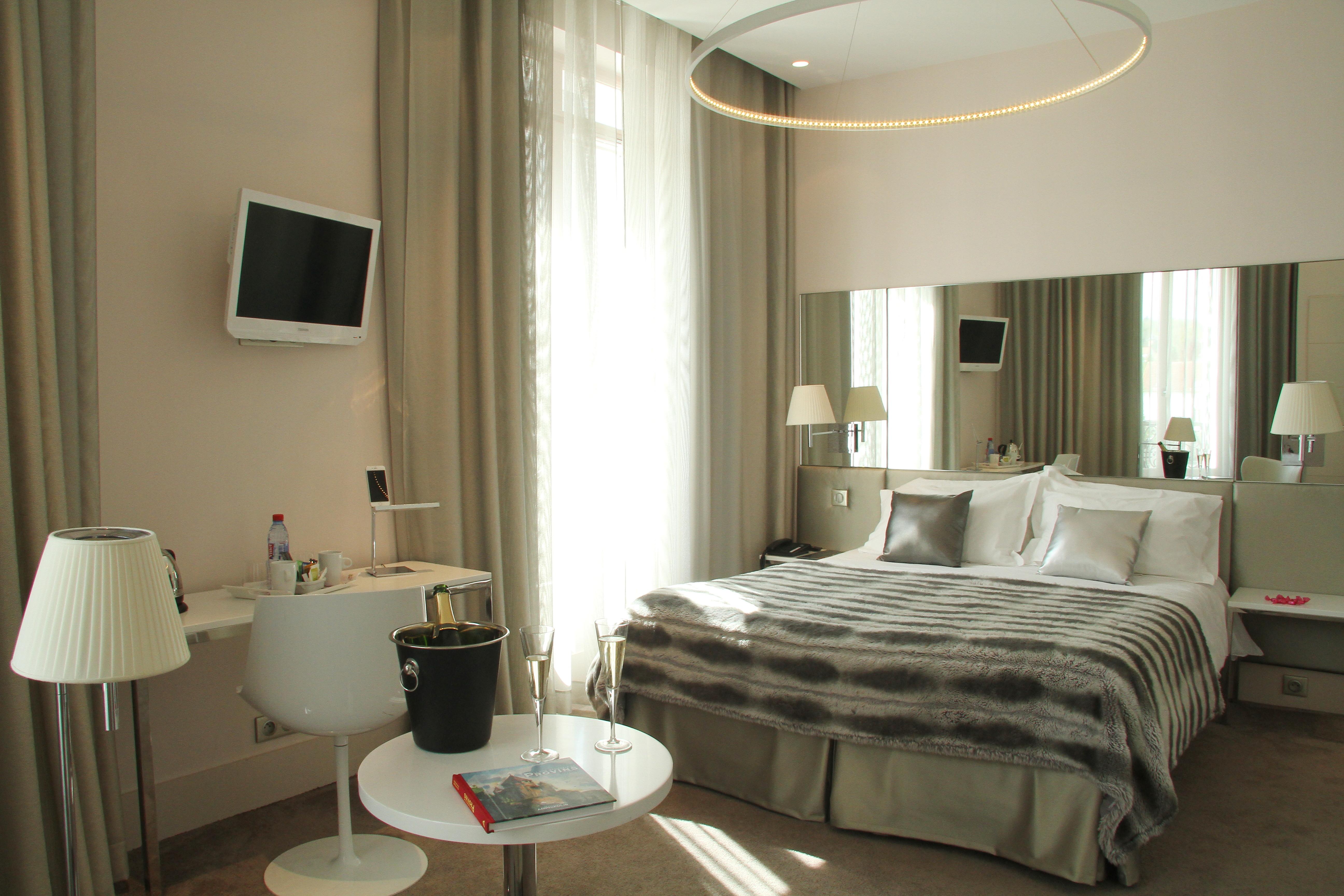 Le Cesar Hotel Provins Dış mekan fotoğraf