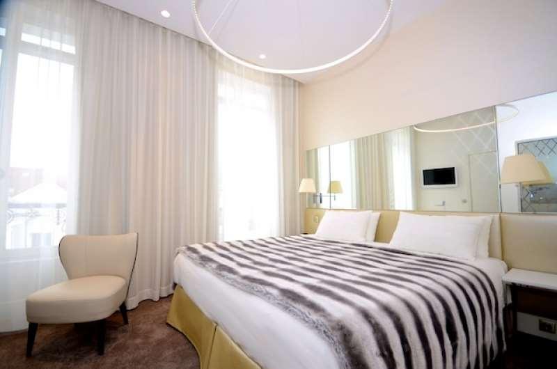 Le Cesar Hotel Provins Oda fotoğraf