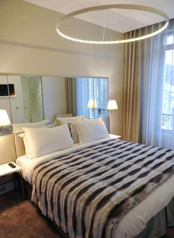 Le Cesar Hotel Provins Oda fotoğraf